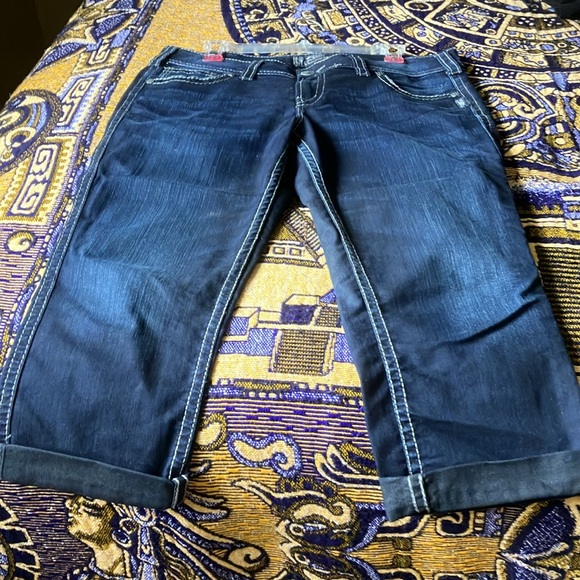 Capri jeans, super stretch. Very good condition. - Picture 3 of 5